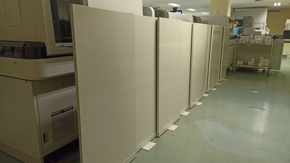 Laboratóriumi környezet akusztikai zajcsökkentése